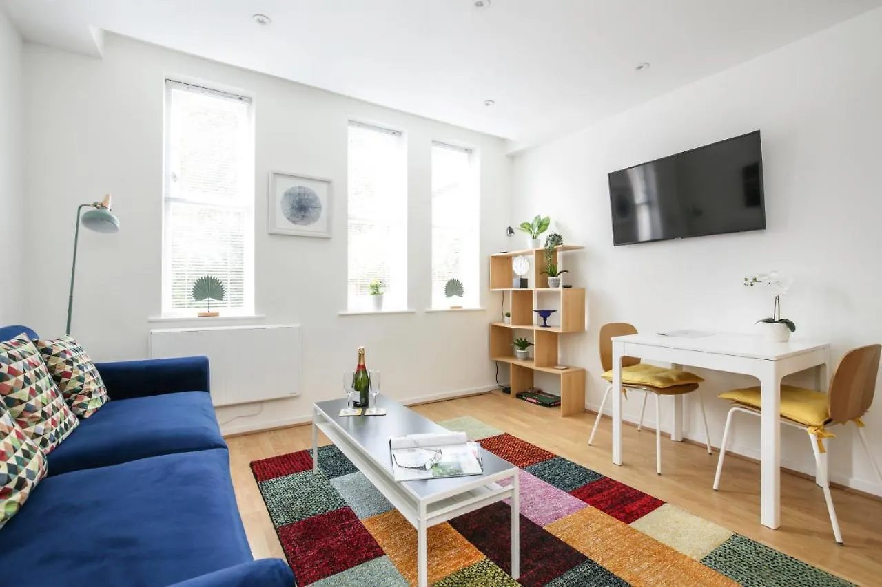 Perfect City Centre Location - Historic Albion Mews Chester 0*,