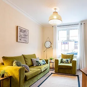 2 Bed, Up To 6 Guests Near Centre Apartment
