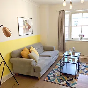 https://amazing-2-bed-apartment-in-city-centre-sleeps-up-to-5.cambridgehotelsuk.com